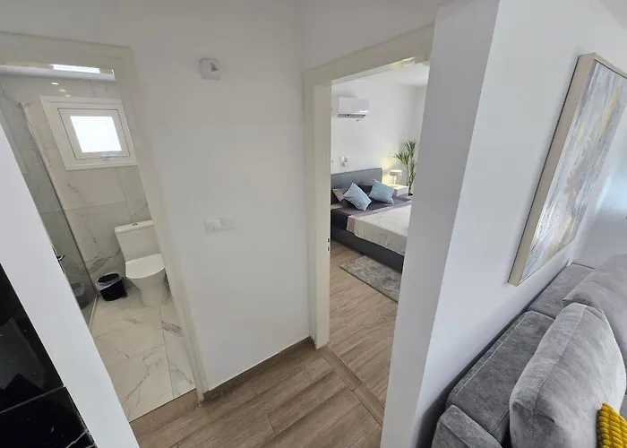 1 Bedroom, 1 - C Апартаменты